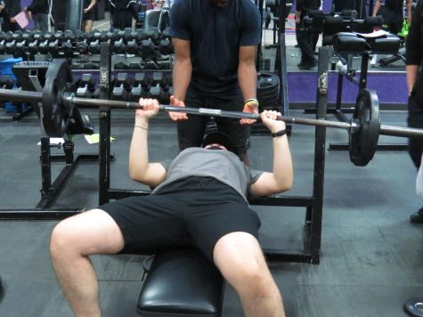 Daniel is seen failing a bench Personal Record. In this photo, it can be seen that Daniel Vazquez went for more weight on bench press but failed.