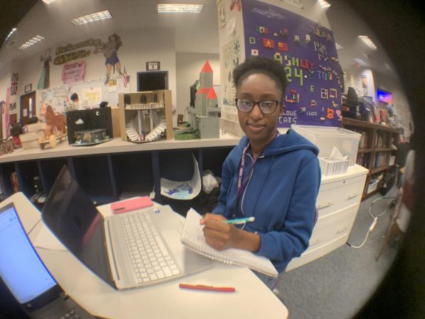 English!
Ehi works on the latest assignment in the English center. In AP III they were practicing sentence structures to help with futures essays. Never fall into the past but fly toward the future, Okojie said.