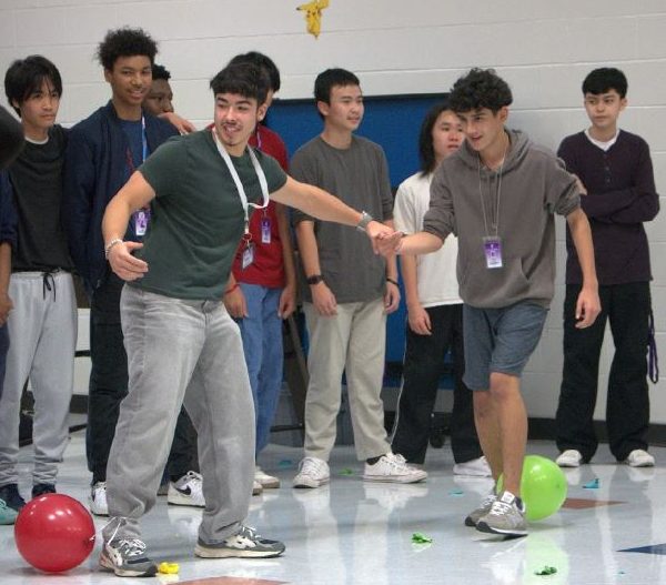 Popping Fun: Students participated in a game where they had to pop the balloon tied around the other person’s ankles. The activity was part of a series of icebreakers to help members get to know each other better. “It’s a fun way to just have fun and build chemistry,”  Anthony Ngo said.