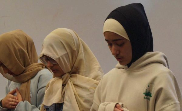 Members started off the meeting by bowing their heads to pray. Afterwards, they discussed the upcoming Charity Week, which aims to raise funds for countries in need. Members also enjoyed playing games and learning more about each other. “We want to do our part to make a positive difference,” Meerab Arif shared.