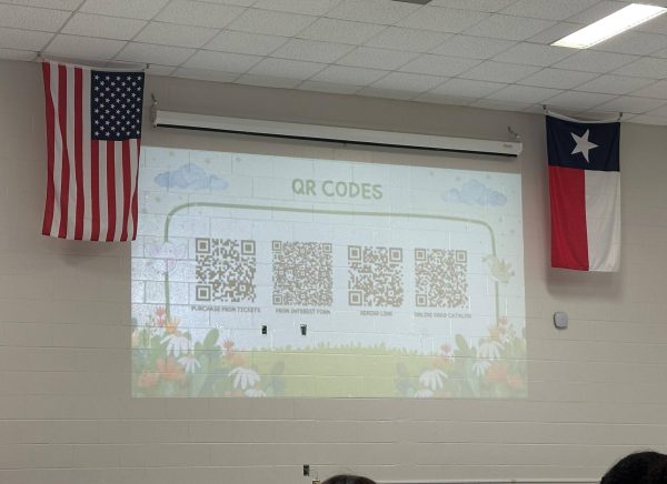 Staying Updated: Officers present upcoming events with important information. They used four different QR codes that seniors can scan to fill out and sign-up. "It is mandatory that you sign-up for Remind," Isabella Le said. 