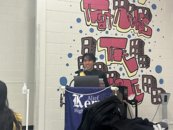 The Finale! Key Club President Taylor Nguyen took the stage to recognize the outstanding senior members who dedicated 100 hours of service to earn their graduation cords and certificates. This year, thirteen seniors achieved this impressive milestone. “Congratulations to all seniors!” Nguyen said.