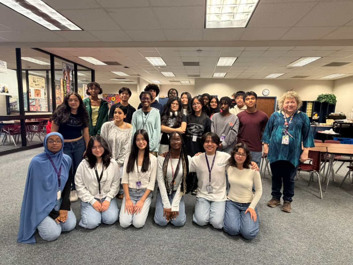 From left to right: Semaa Idris, Shirley la, Panteha Imanian Arabi, Hayden Ha, Paris Ubani, dat Nguyen, Perla Rodriguez, and others pose for a group photo.